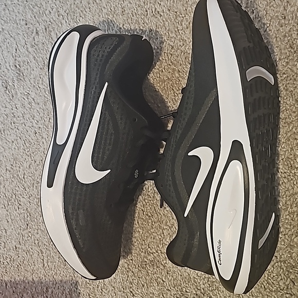 Nike Journey Running Shoes - Picture 2 of 5